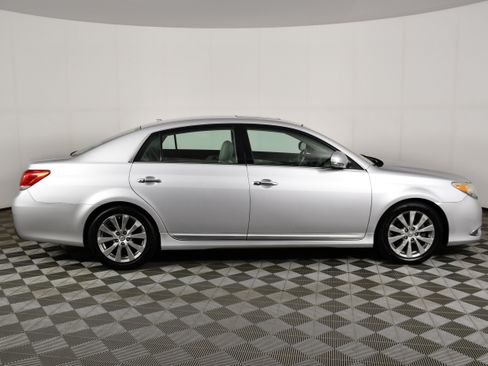 Used 2012 Toyota Avalon Limited FWD image 5
