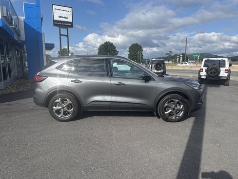 Used 2025 Ford Escape ST-Line w/ Tech Pack #1 AWD/4WD image 2