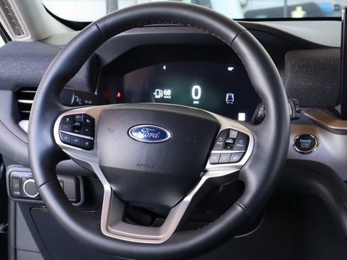 Used 2025 Ford Explorer Active RWD image 31