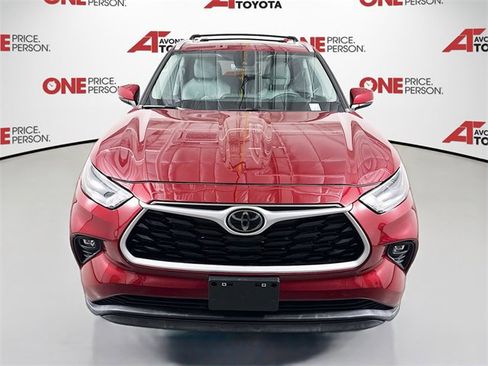 Certified 2023 Toyota Highlander XLE image 2
