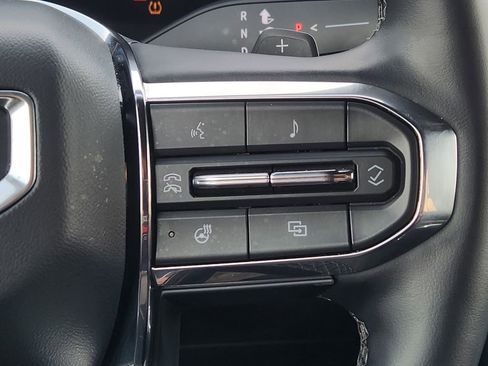 Used 2025 GMC Acadia Elevation image 29