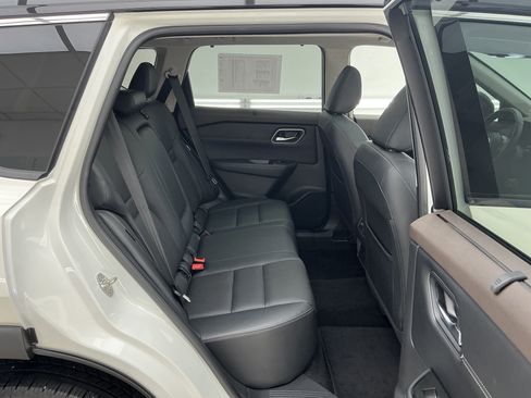 Used 2021 Nissan Rogue SL w/ Premium Package image 23