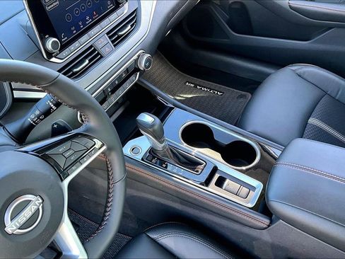 Used 2025 Nissan Altima 2.5 SR AWD/4WD image 19