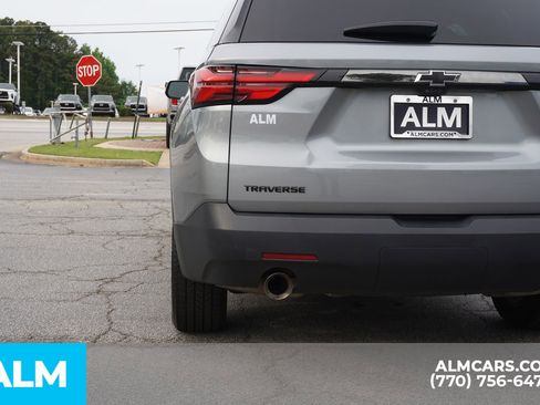 Used 2023 Chevrolet Traverse RS w/ LPO, Floor Liner Package FWD image 18