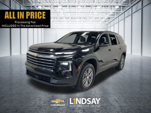 Used 2025 Chevrolet Traverse LT AWD/4WD image 1