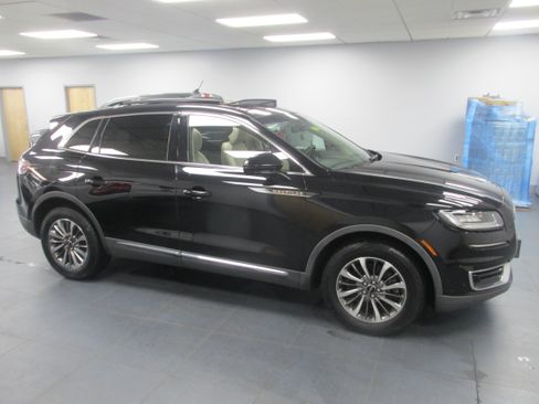 Used 2019 Lincoln Nautilus Select AWD/4WD image 4