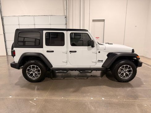 Used 2024 Jeep Wrangler Sport S image 4