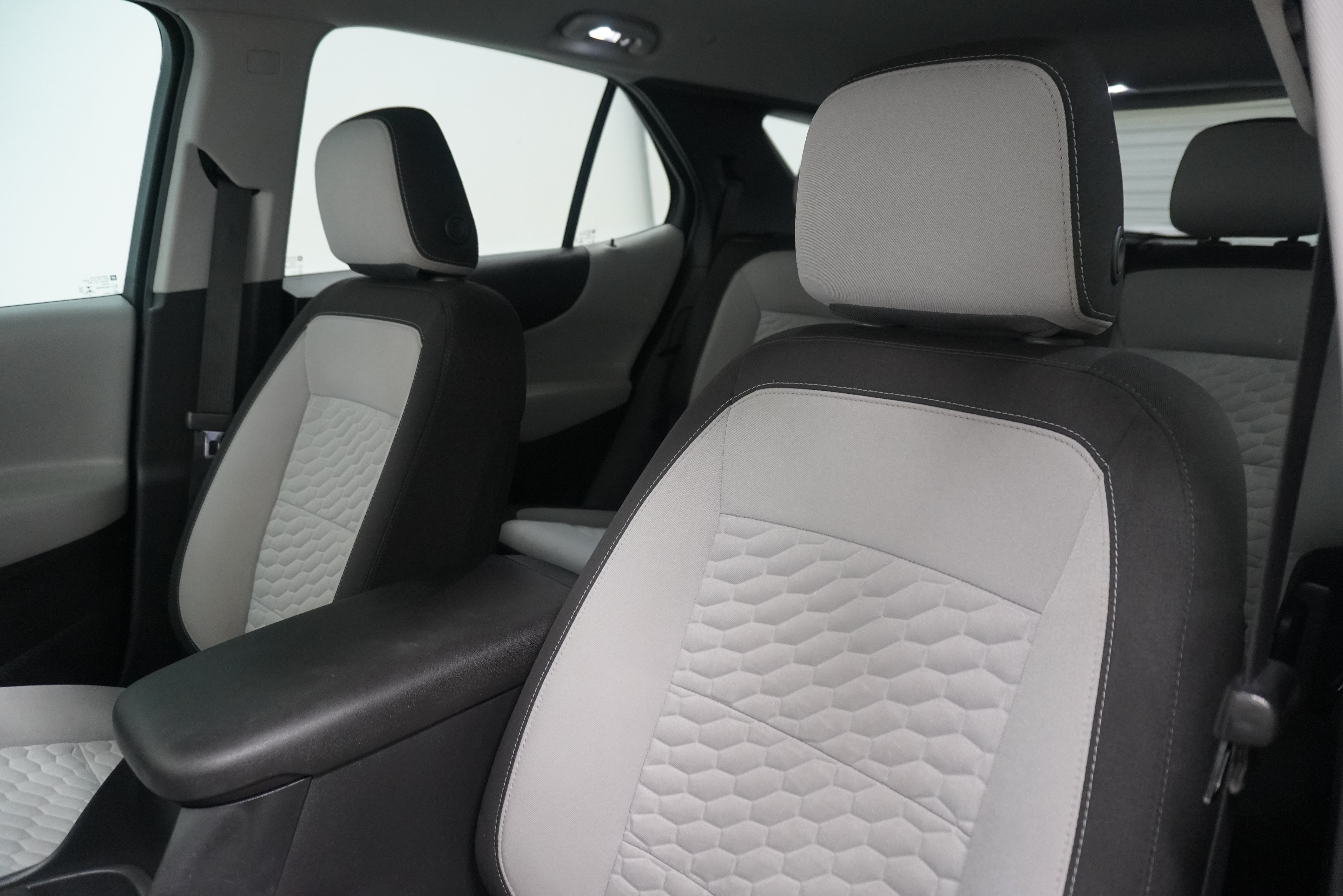 Used 2019 Chevrolet Equinox LS FWD image 11
