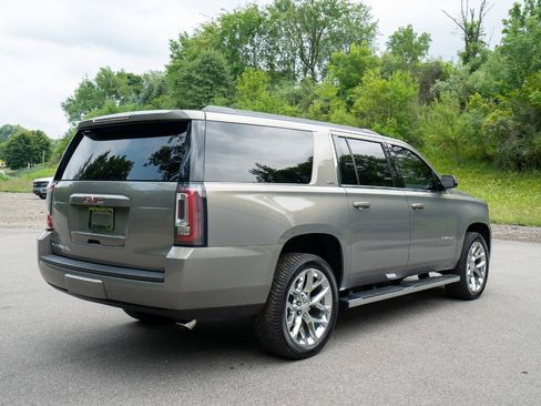 Used 2019 GMC Yukon XL SLT AWD/4WD image 3