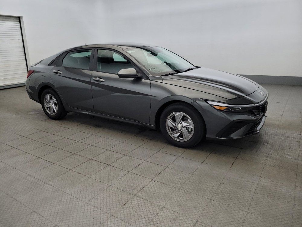 Used 2025 Hyundai Elantra SE FWD image 11