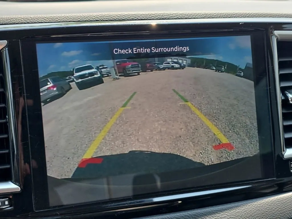 Used 2023 Chrysler Pacifica Touring-L FWD image 29
