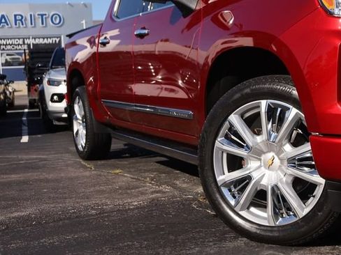 Used 2023 Chevrolet Silverado 1500 High Country w/ High Country Premium Package AWD/4WD image 3