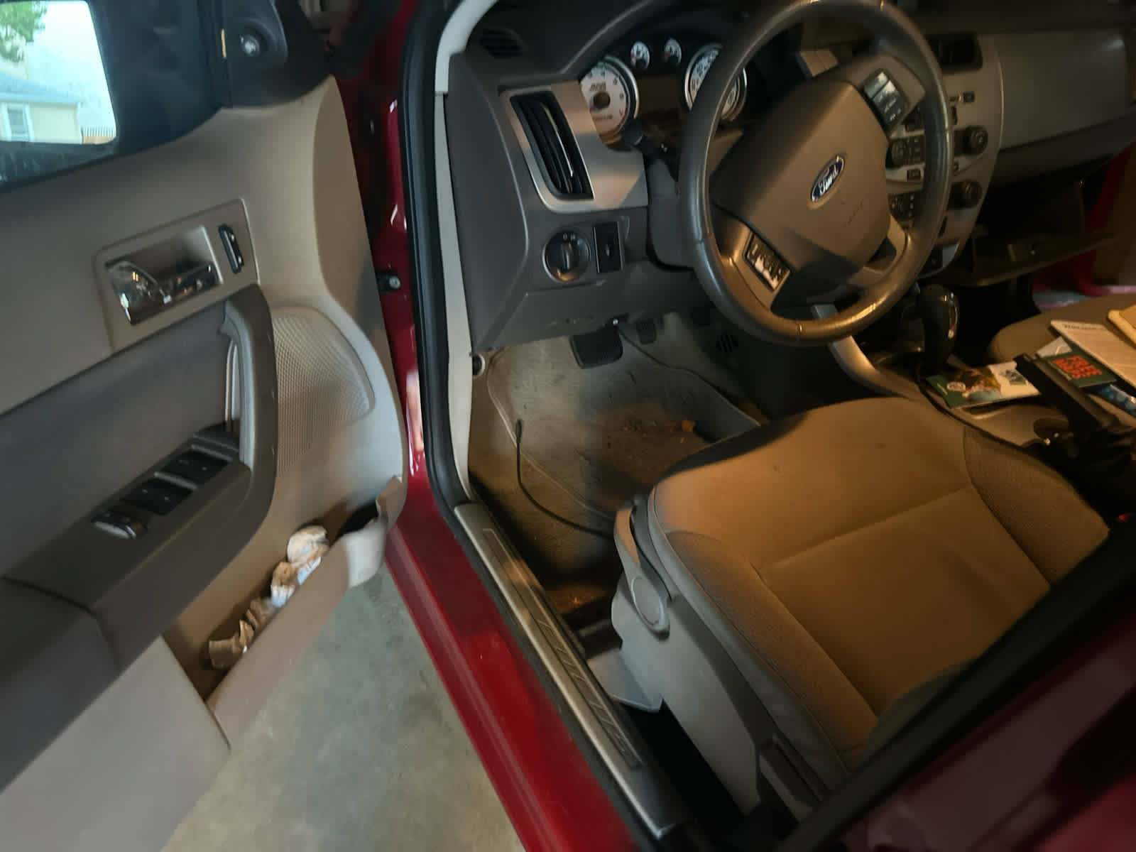 Used 2010 Ford Focus SES FWD image 6