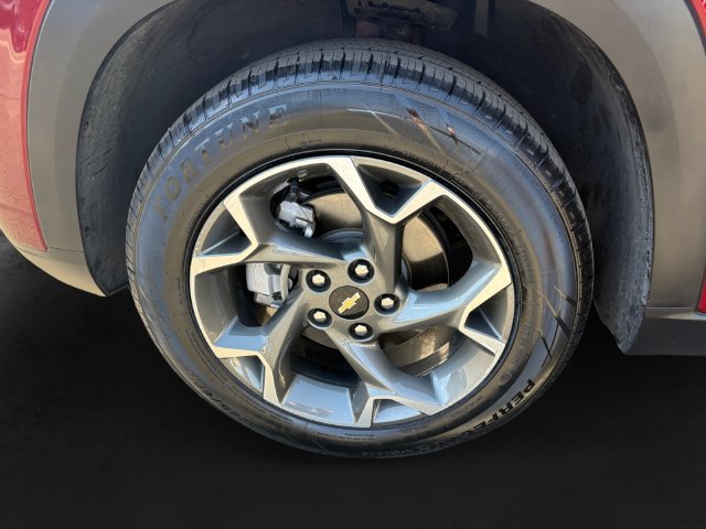 Used 2024 Chevrolet Trax LT FWD image 11