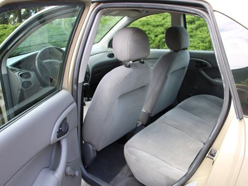 Used 2001 Ford Focus LX FWD image 14