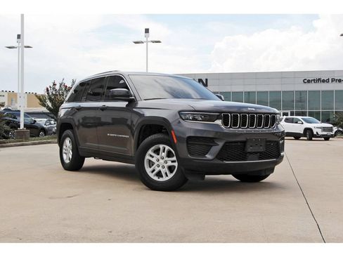 Used 2024 Jeep Grand Cherokee Laredo AWD/4WD image 1
