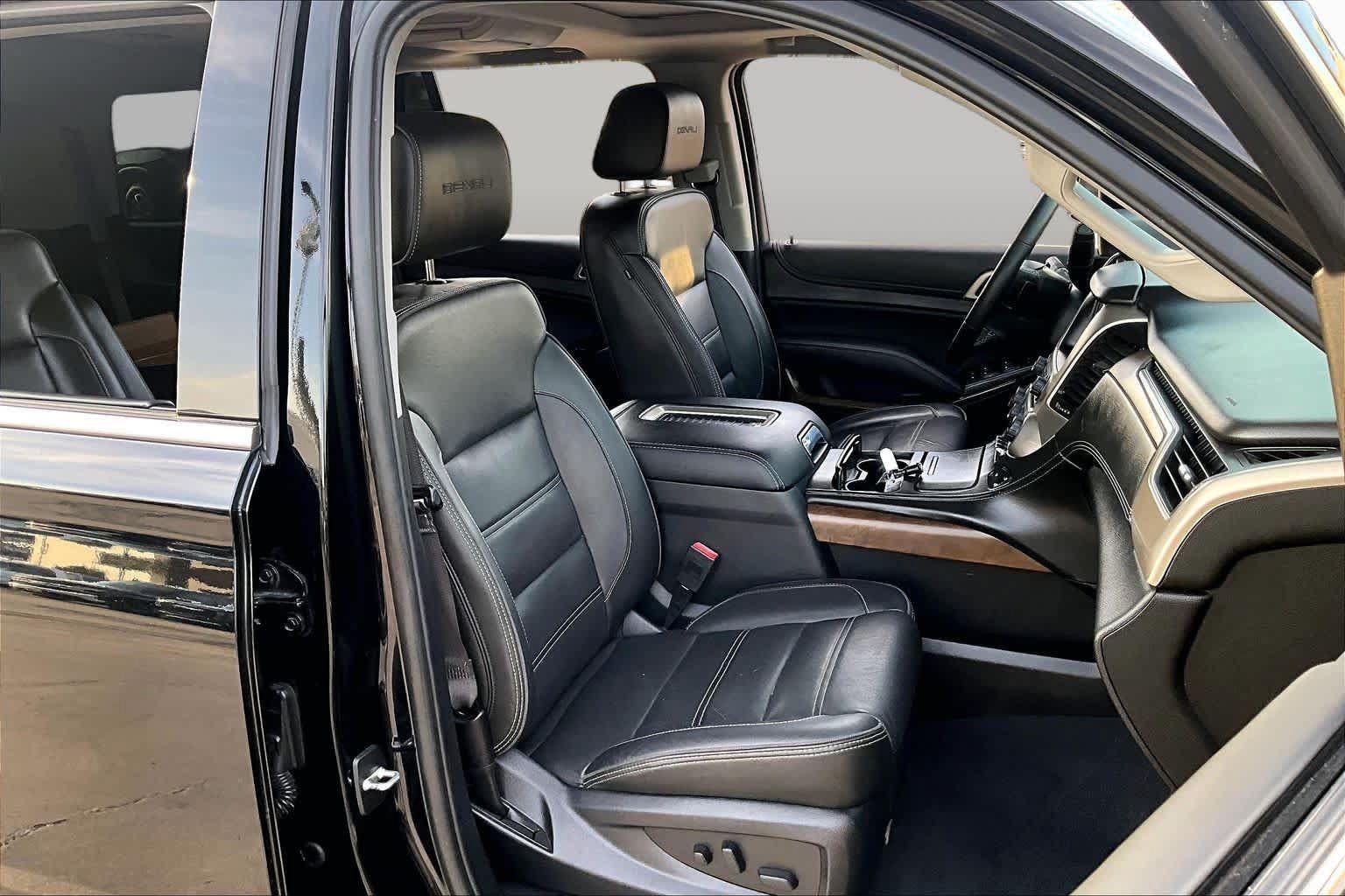 Used 2019 GMC Yukon Denali w/ Denali Ultimate Package RWD image 9