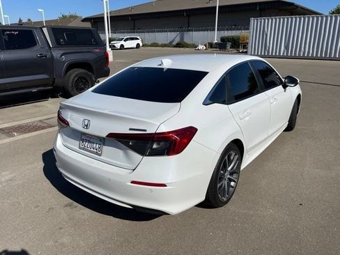 Used 2022 Honda Civic Touring image 4