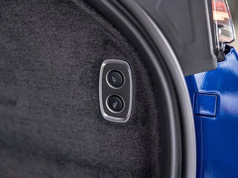 New 2026 Aston Martin DBX 707 image 18