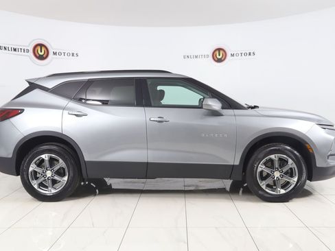 Used 2024 Chevrolet Blazer LT w/ Convenience Package FWD image 2