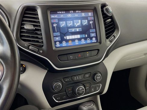 Used 2021 Jeep Cherokee Latitude Lux w/ Comfort/Convenience Group image 19