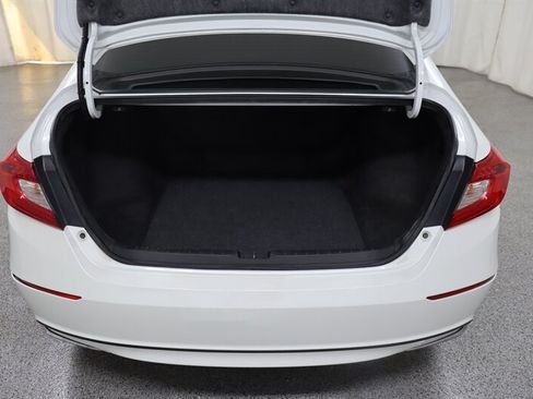 Used 2018 Honda Accord EX image 31