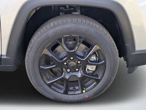 New 2026 Jeep Compass Latitude AWD/4WD image 9