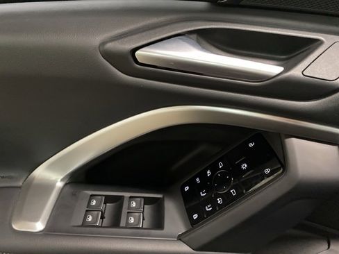 Used 2025 Audi Q5 Premium w/ Convenience Package image 32