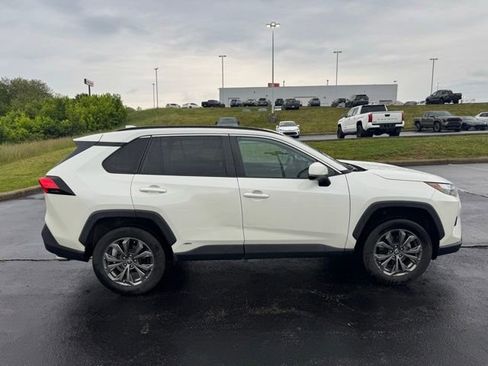 Used 2022 Toyota RAV4 XLE Premium AWD/4WD image 2