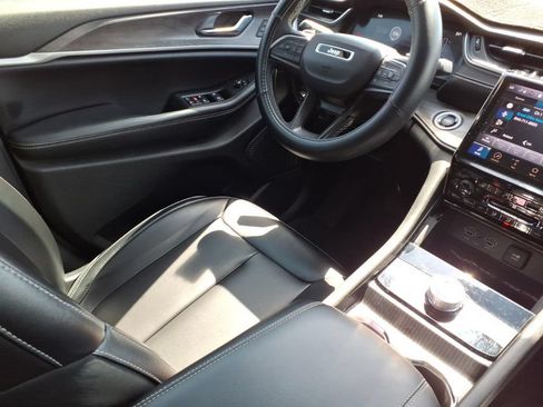 Used 2023 Jeep Grand Cherokee Limited RWD image 9