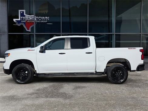 Used 2024 Chevrolet Silverado 1500 LT Trail Boss w/ Convenience Package II image 2