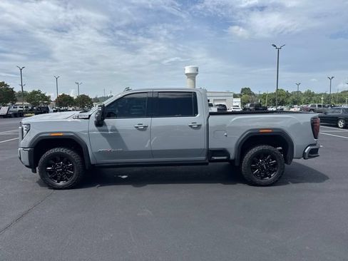 Used 2025 GMC Sierra 2500 AT4 w/ AT4 Premium Plus Package AWD/4WD image 3