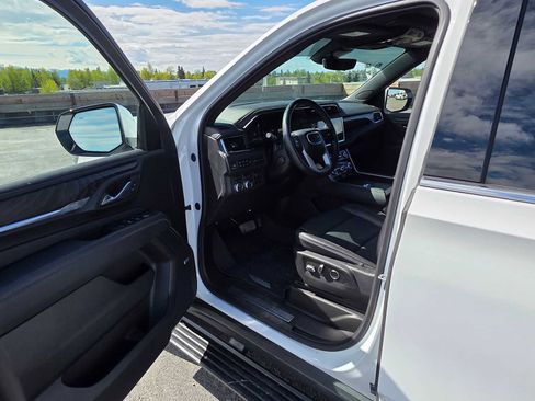 Used 2024 GMC Yukon XL Denali w/ Advanced Technology Package AWD/4WD image 19