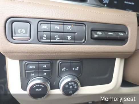Used 2024 GMC Yukon Denali AWD/4WD image 35