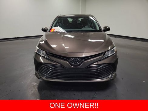 Used 2020 Toyota Camry LE image 2