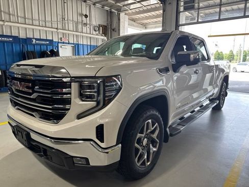 Used 2023 GMC Sierra 1500 SLT w/ SLT Premium Package AWD/4WD image 1