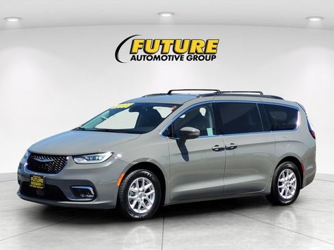 Used 2022 Chrysler Pacifica Touring-L FWD image 5