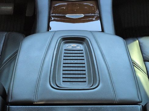 Used 2018 Cadillac Escalade Luxury RWD image 19