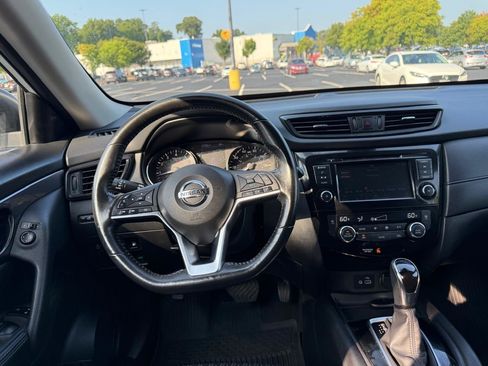 Used 2019 Nissan Rogue SV FWD image 16