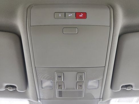 Used 2018 Volkswagen Atlas SE image 25