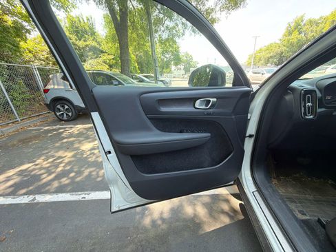 Used 2023 Volvo XC40 Recharge Plus w/ Protection Package Premier AWD/4WD image 25