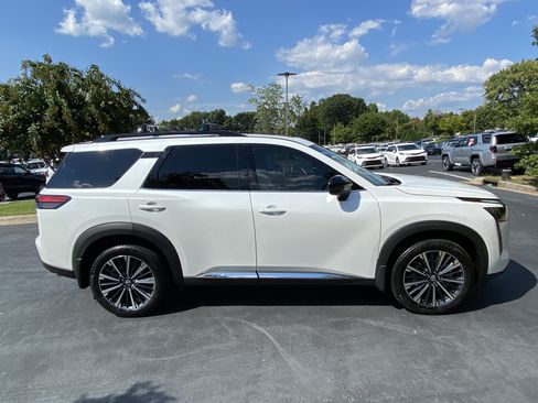 Used 2026 Nissan Pathfinder Platinum AWD/4WD image 4
