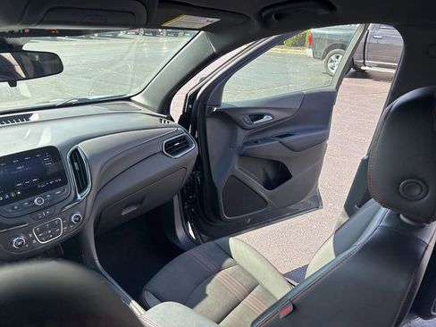 Used 2023 Chevrolet Equinox RS image 44