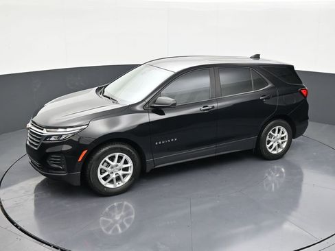 Used 2023 Chevrolet Equinox LS FWD image 12