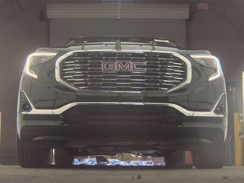 Used 2018 GMC Terrain Denali w/ Advanced Safety Package image 3