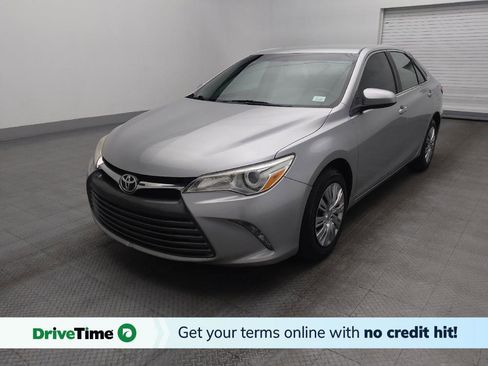 Used 2016 Toyota Camry LE image 1