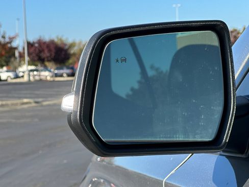 Used 2023 Chevrolet Traverse LT image 54