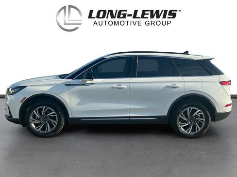 Used 2026 Lincoln Corsair Premiere FWD image 2