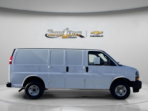 Used 2024 Chevrolet Express 2500 w/ Driver Convenience Package image 6