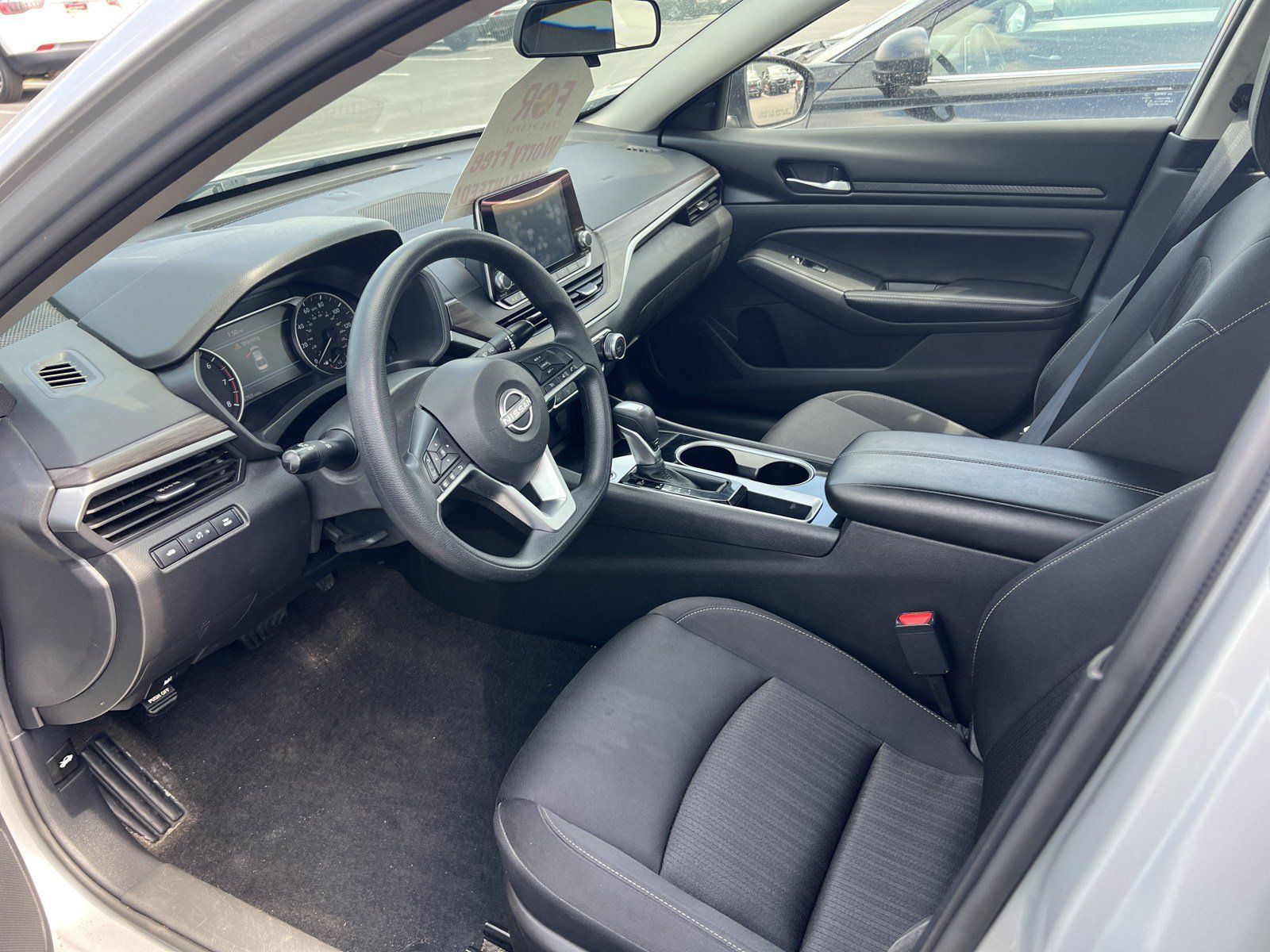 Used 2024 Nissan Altima 2.5 SV FWD image 11